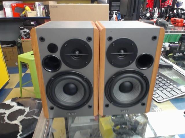 Paire de speaker studio gris et bois