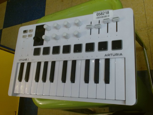 Midi keyboard blanc avec fil