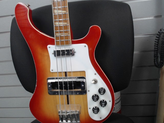 Rickenbacker 4001 replique