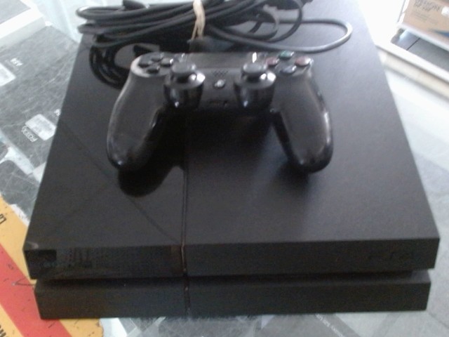 Playstation 4 avec manette et fils