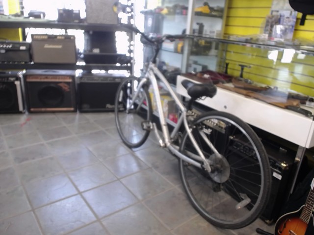 Velo hybride de ville gris