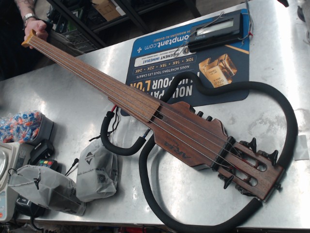 Basse vide electrique fretless