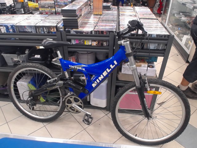 Velo bleu avec doublle fourche