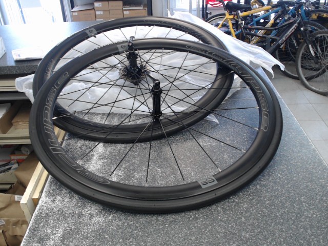Rims de velo de route avec tire