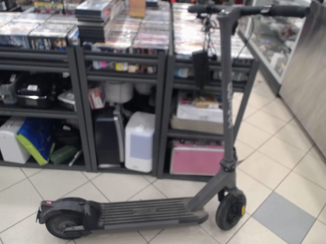 Trotinette avec charg mdp000 1000km+