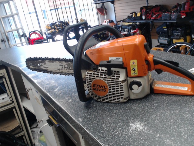 Chainsaw ms250