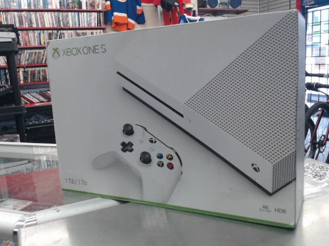 Console xbox one s achetee ici + acc