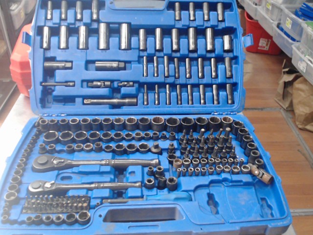 Kit de ratchets et douilles 229 pcs