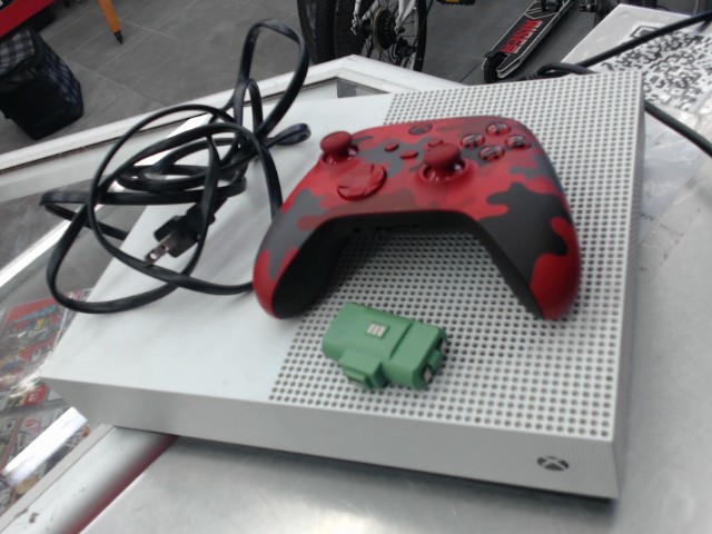Console xbox one s + man camo rouge