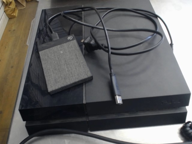 Console ps4+disque dure 2to sans manette