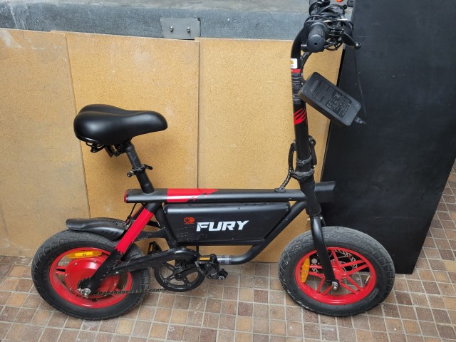 Velo electric noir et rouge