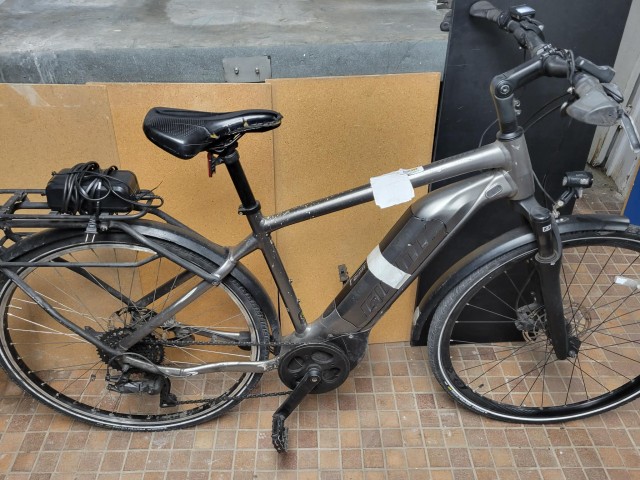 Velo electrique avec batt et chargeur