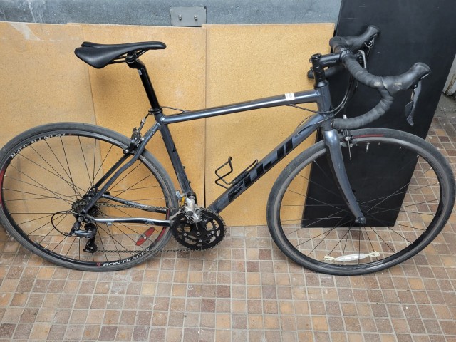 Velo de ville gris