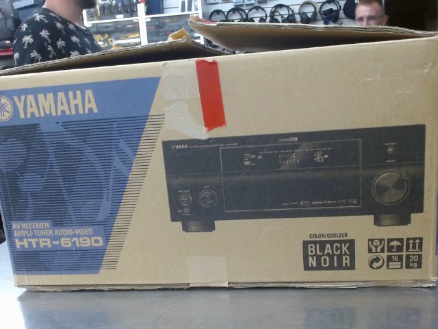 Av receiver yamaha dans boite