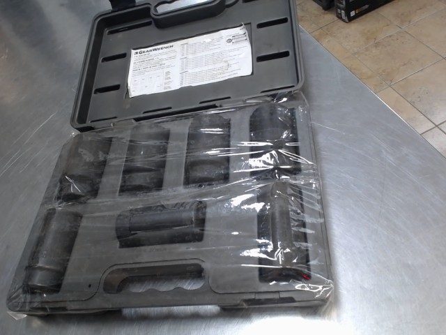 Lot 7 douilles ds case