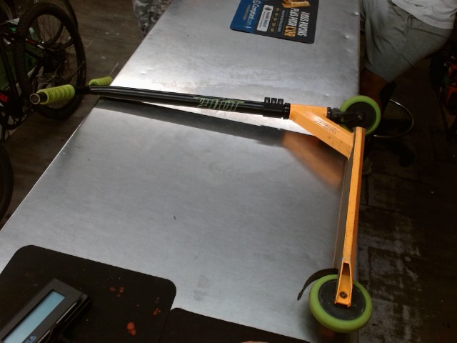 Trotinette x ride riot orange et vert