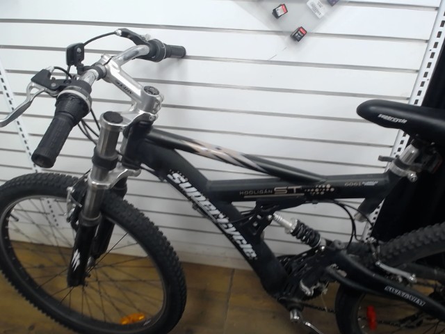 Velo de montagne avec supention modif