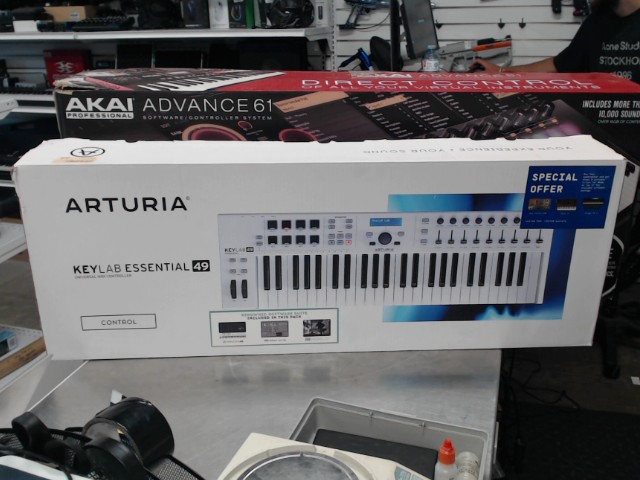 Arturia essential 49 keylab midi contro