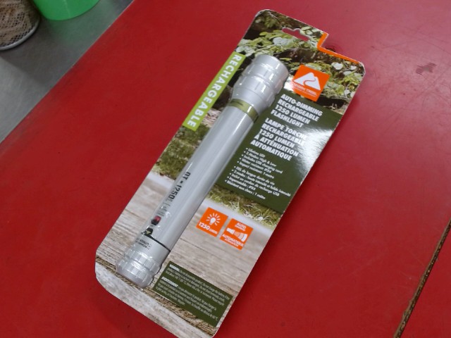 Lampe rechargeable 1250 lumens neuf/new
