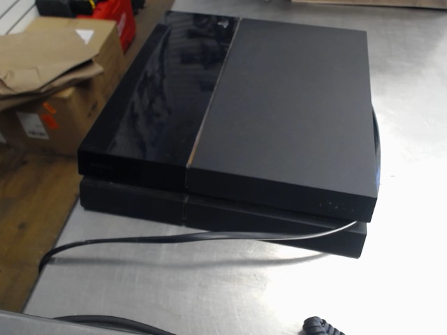 Console ps4 avec fil