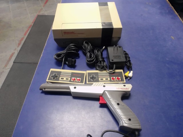 Console 2 manettes +zapper +fils