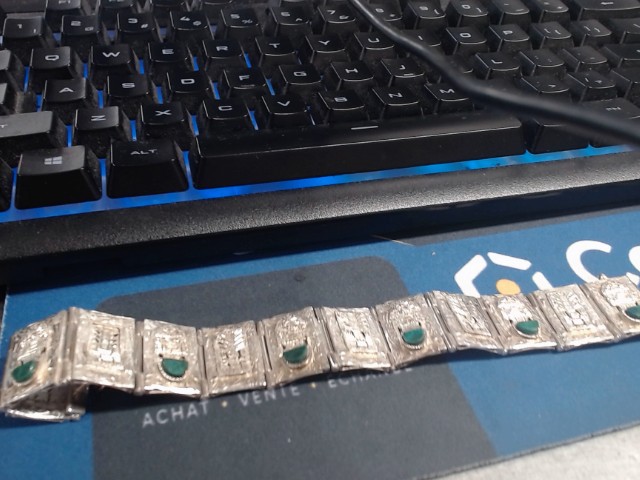 Bracelet t�tes astheques
