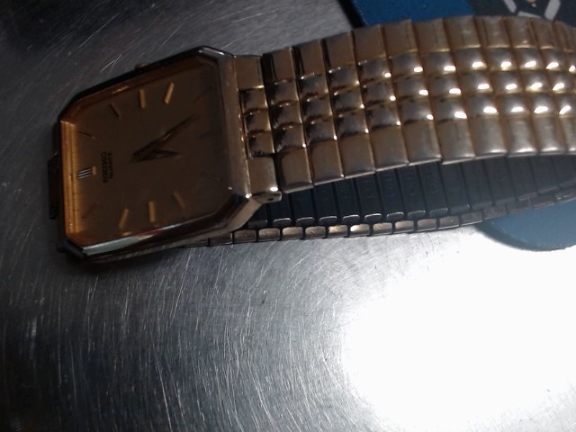 Montre seiko style gold deja rammene