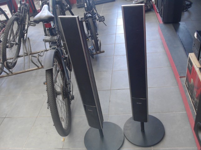 Deux tour speaker front