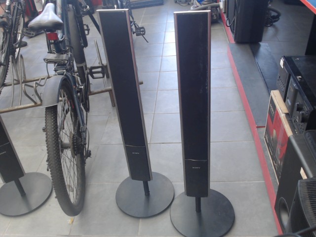 Deux tour speaker surround
