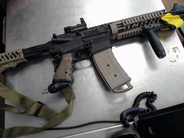 Gun a paintball style m4