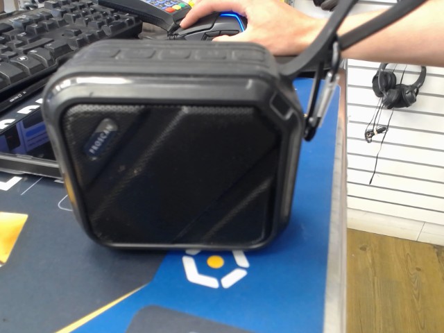 Petit speaker