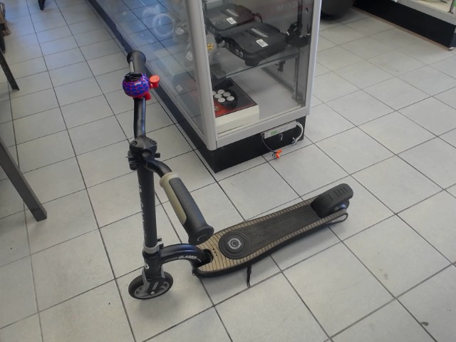 Trotinette electrique (no charger)