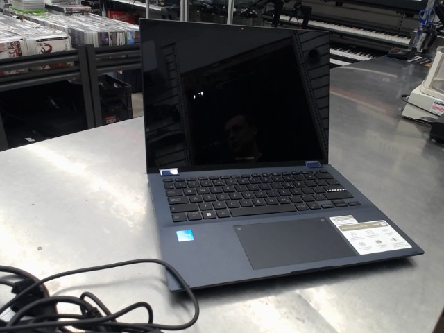 Laptop flip touch i5 13th gen 16gb 512