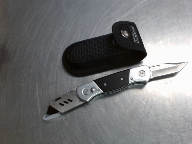 Multi tool/exacto neuf avec case