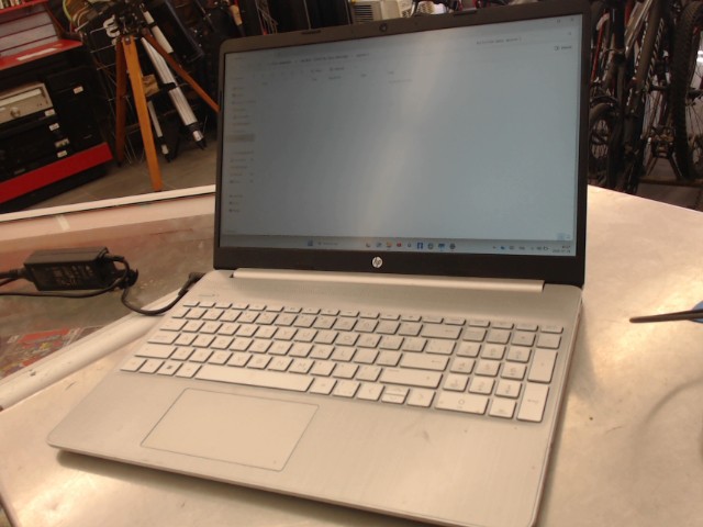 Laptop hp 8gbram/500gbmem/i7 11th gen