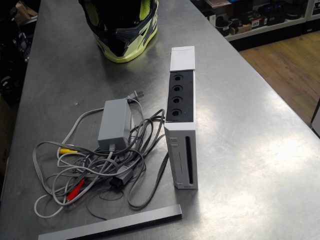 Wii blanche sans manette avec fils