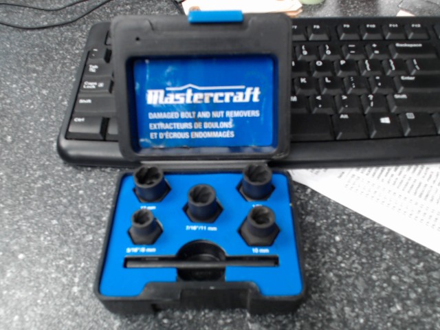 Bolt remover set