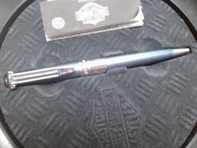 Crayon harley davidson  blueu