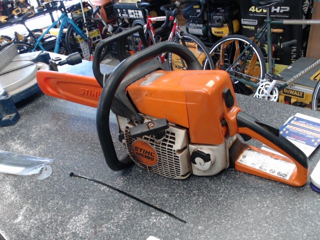 Chainsaw ms250 stihl
