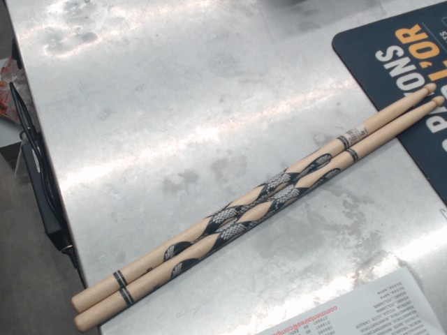 Paire de drum stick custom neuf snake
