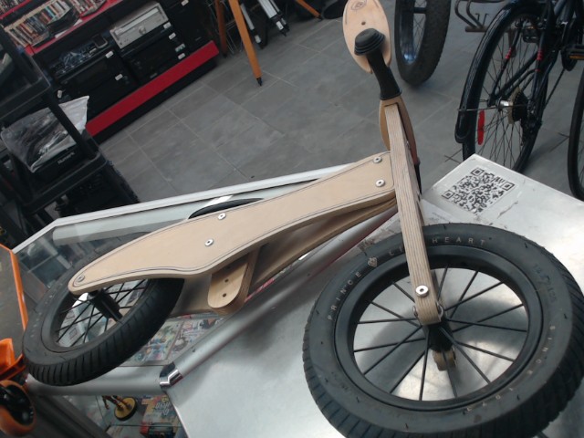 Velo d'apprentissage sans pedale