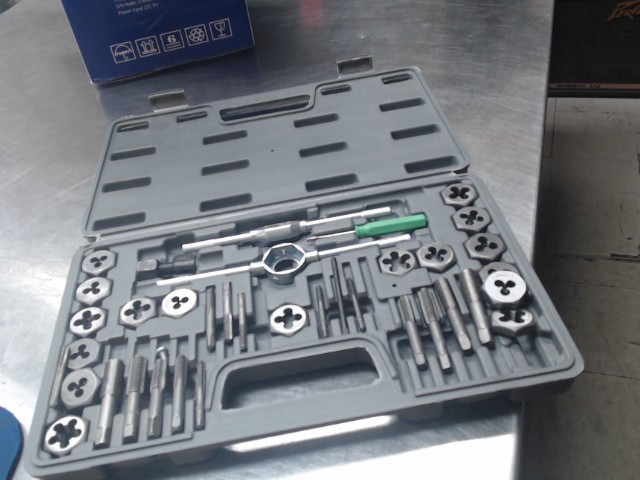40 pc tap and die set