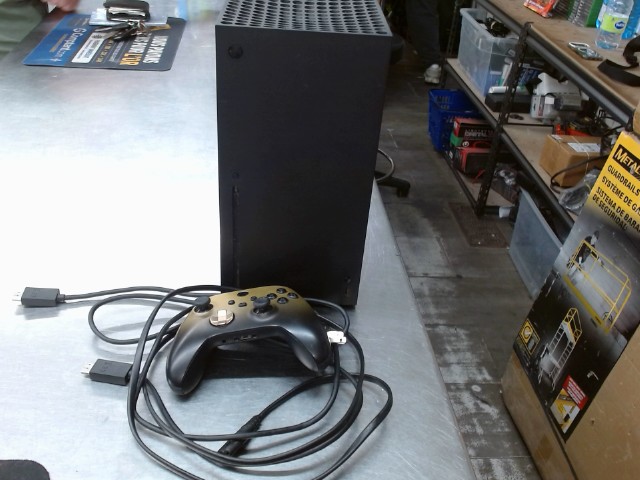 Xbox serie x avec manette et fil