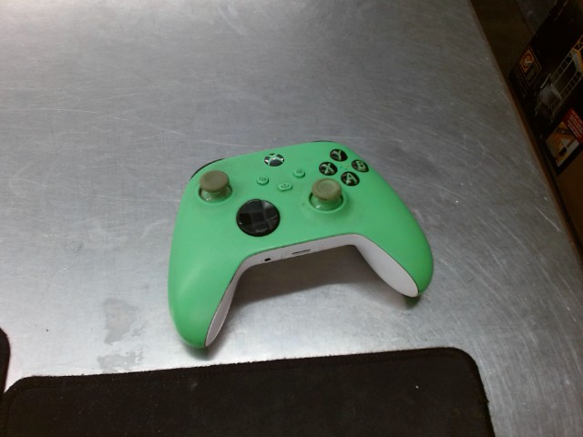 Mannete xbox one vert