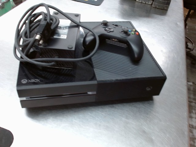 Xbox one 1 gen avec manette et fil