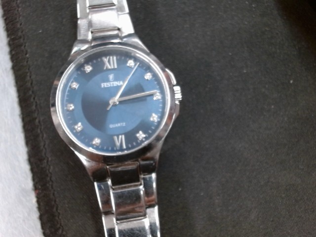 Montre argent a fond bleu