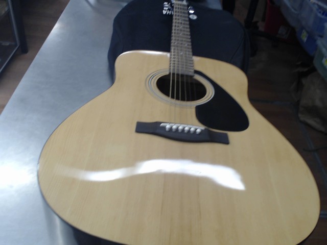 Guitard dans case mou
