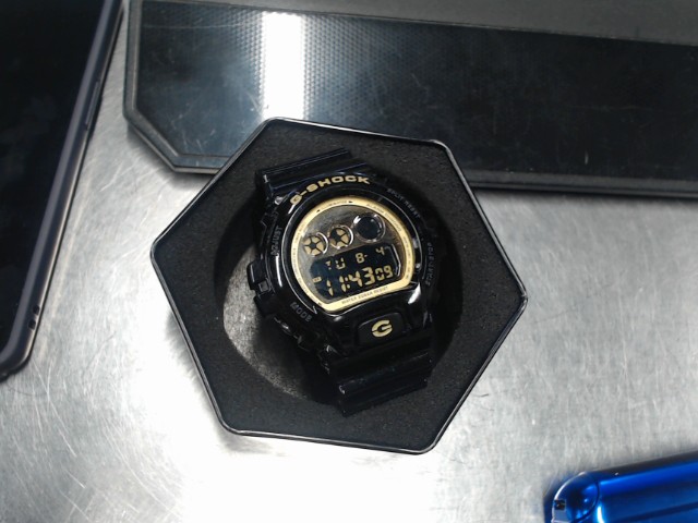 Casio g shock noir et or