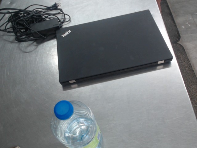 Portable thinkpad lenovo avec fils