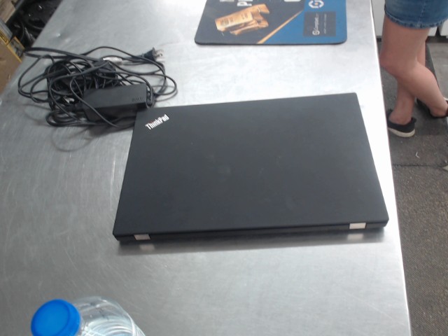 Portable thinkpad lenovo avec fils